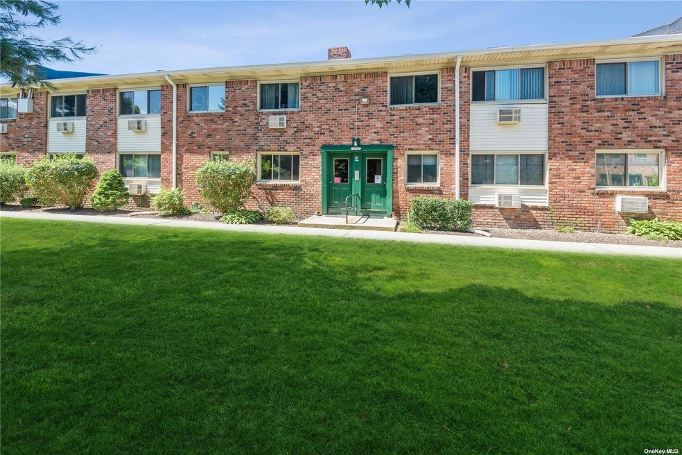 2453 Union Blvd unit 5b, Islip, NY 11751 - photo 1