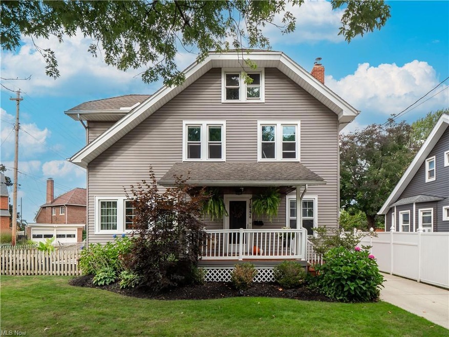 Front of property featuring a porch and a front lawn