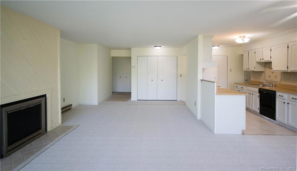 950 Cove Rd unit A3, Stamford, CT 06902 - photo 1