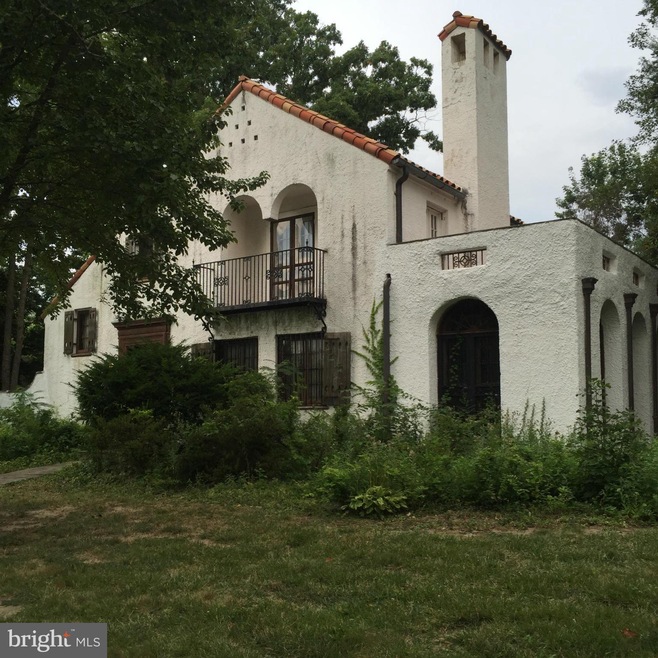 301 E Highfield Rd, Baltimore, MD 21218 - photo 1