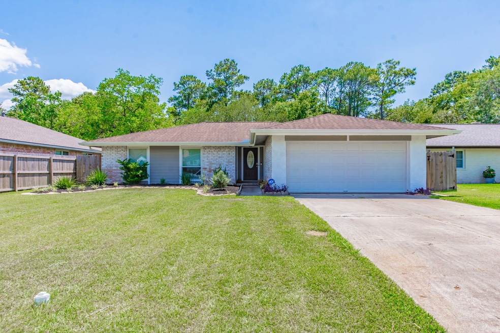 16930 Creek Line Dr, Friendswood, TX 77546 - photo 1