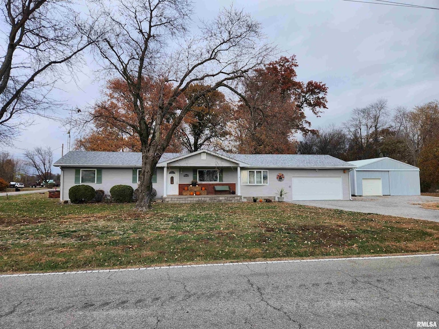 15766 E Tilton Rd, Ina, IL 62846 - photo 1