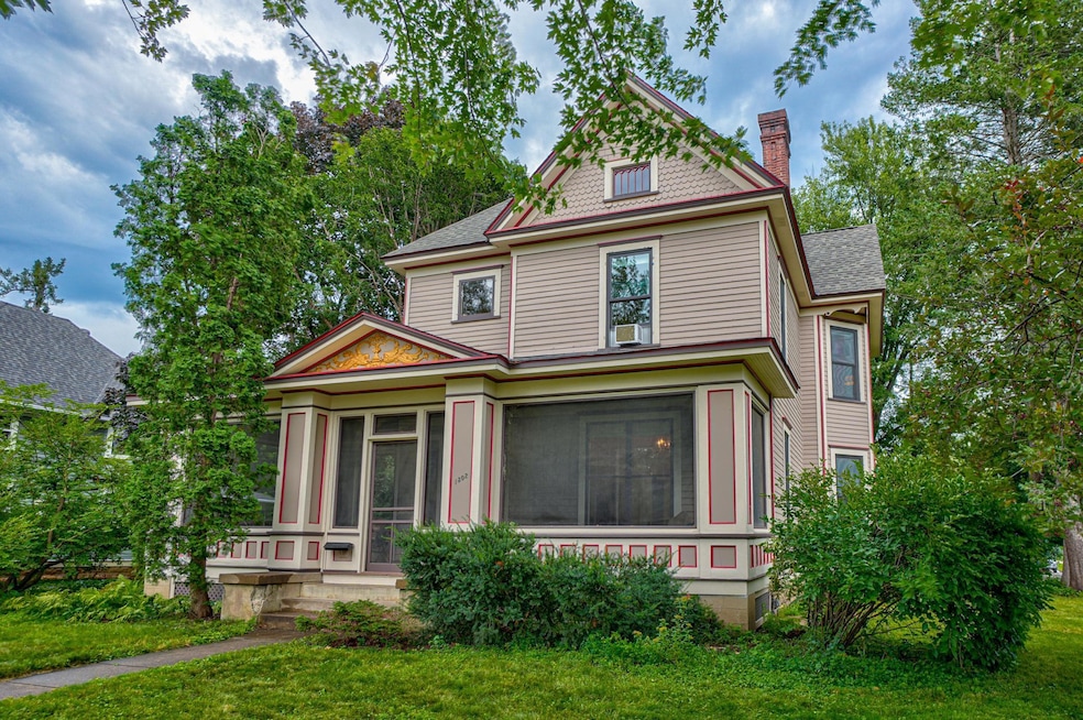 Timeless Beauty in the Heart of Hudson!!