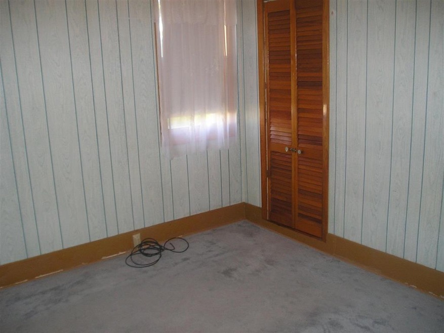 456 W 10th Ave, Oshkosh, WI 54902 - photo 1