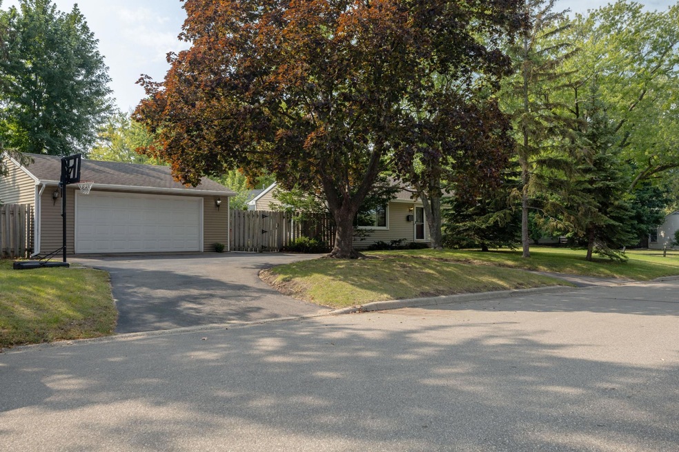 1115 W 80 1 2 St, Bloomington, MN 55420 - photo 1