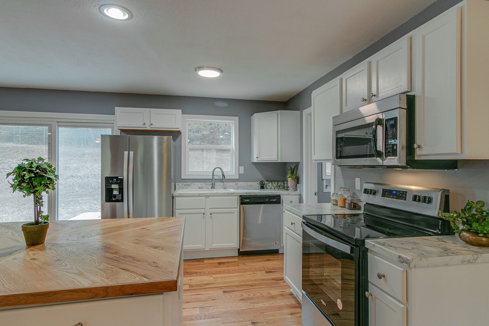 1900 Hurricane Loop, Tennessee Ridge, TN 37178 - photo 1