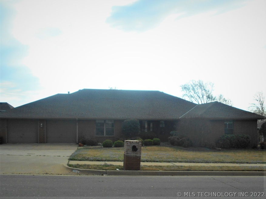 3008 Claremont Dr, Bartlesville, OK 74006 - photo 1