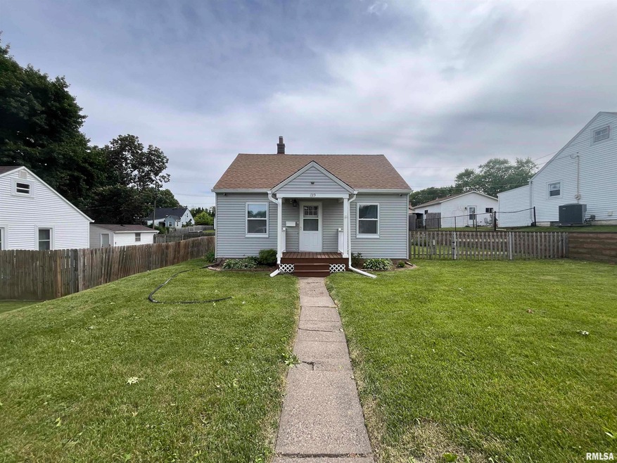 1319 W 36th St, Davenport, IA 52806 - photo 1