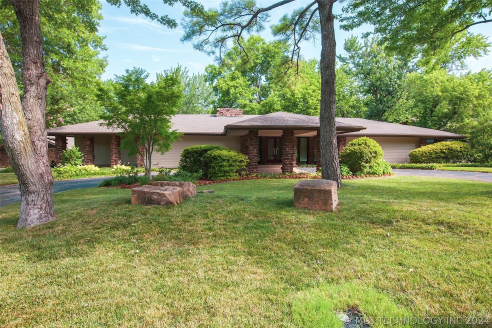 Exterior front view of home.
