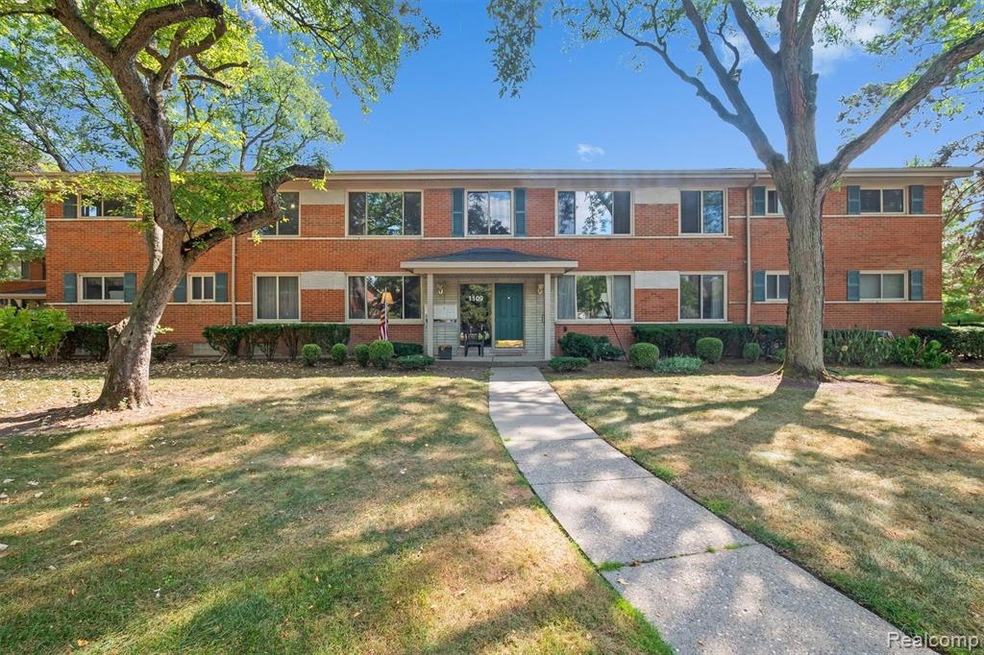 1109 Derby Rd unit 5, Birmingham, MI 48009 - photo 1