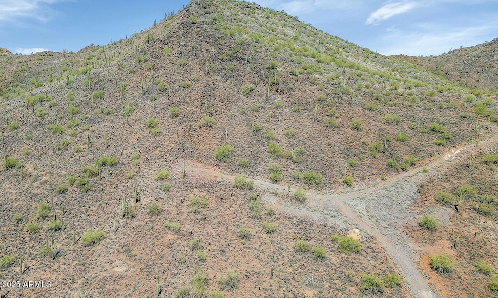 18XX W Sentinel Rock Rd-large-002-011-18