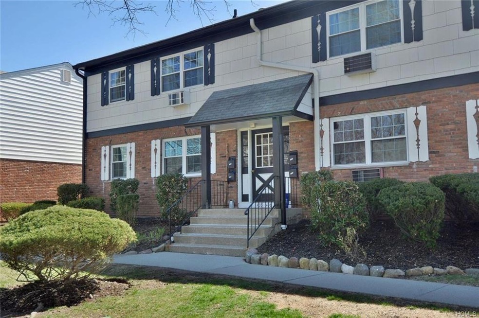 107 Parkside Dr unit 107, Suffern, NY 10901 - photo 1