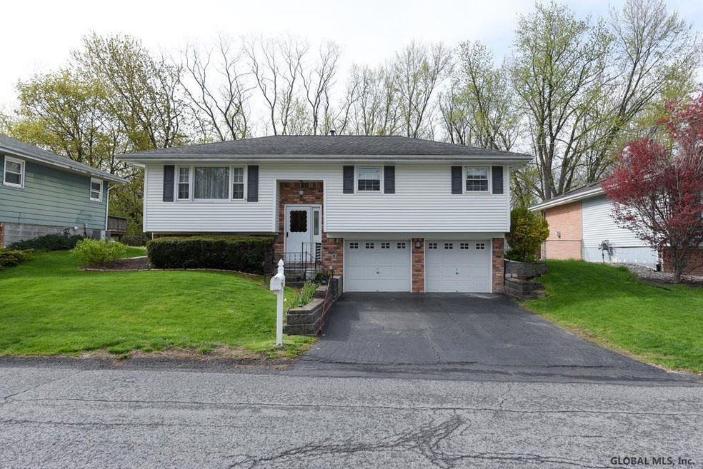 16 Chestnut Ct, Rensselaer, NY 12144 - photo 1