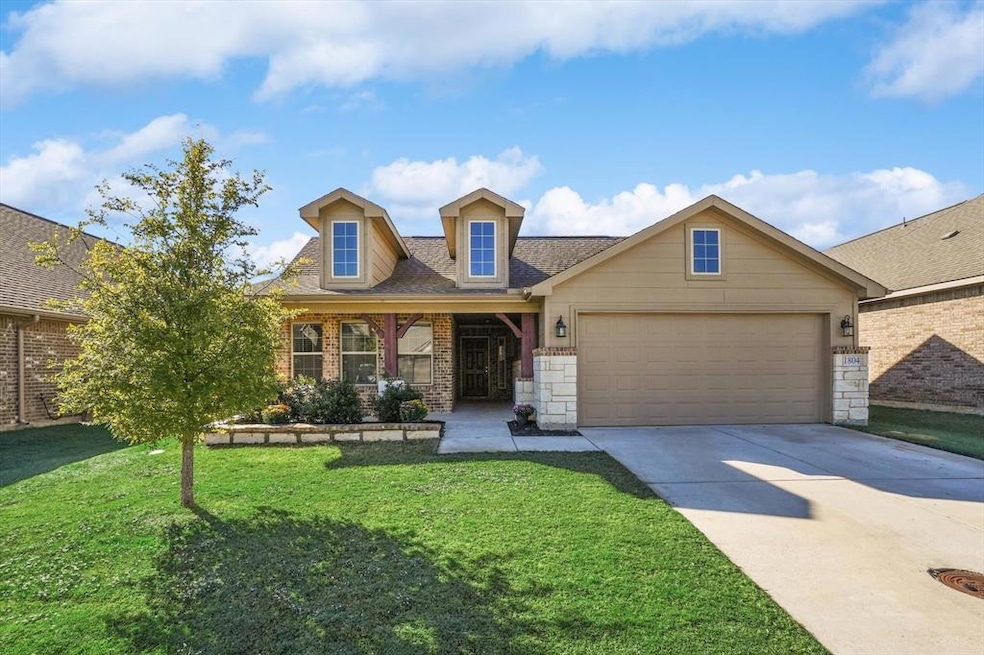 1804 Silver Oak Dr, Gainesville, TX 76240 - photo 1