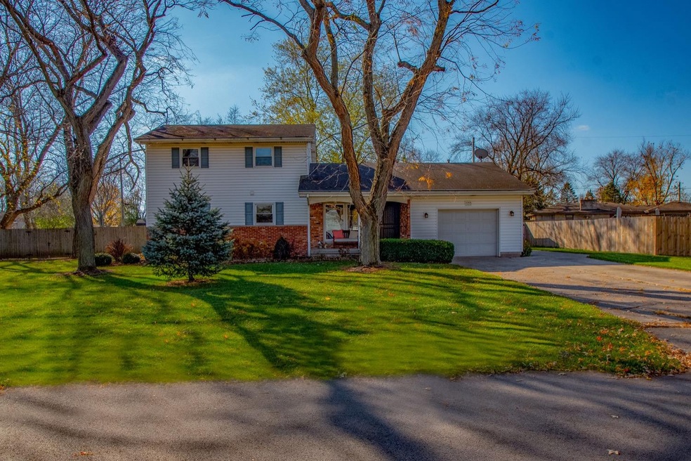 533 Magnolia Dr, Crown Point, IN 46307 - photo 1