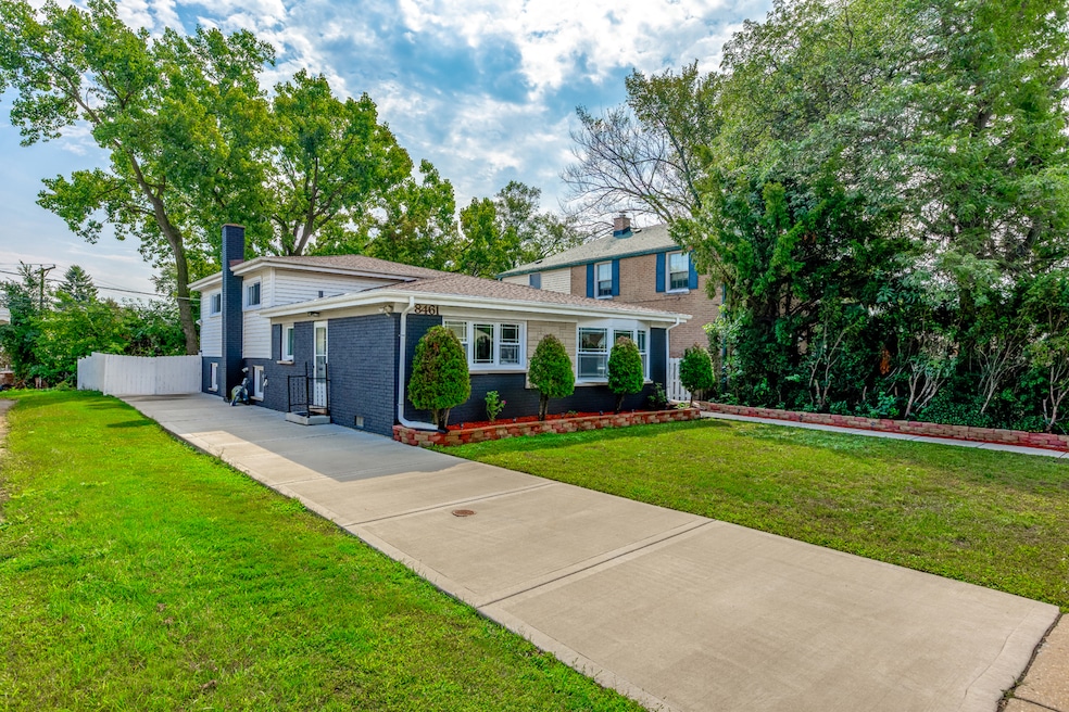 8461 Gross Point Rd, Skokie, IL 60077 - photo 1