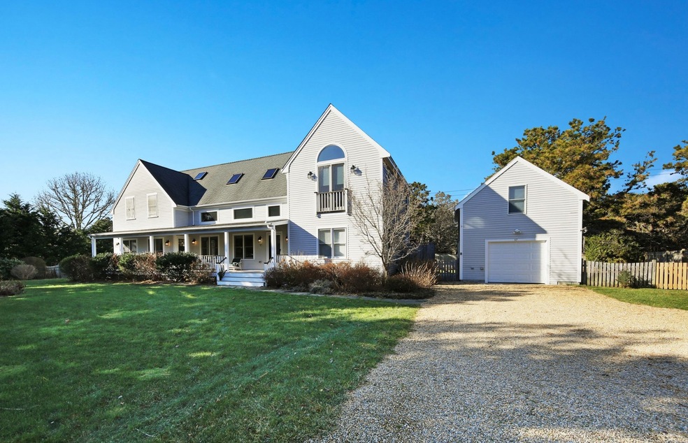 17 Thaxter Ln, Edgartown, MA 02539 - photo 1