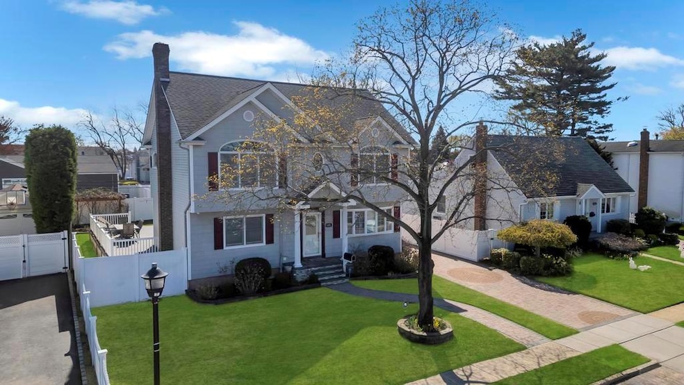 Sold $935,000 • Co-Listing Agent