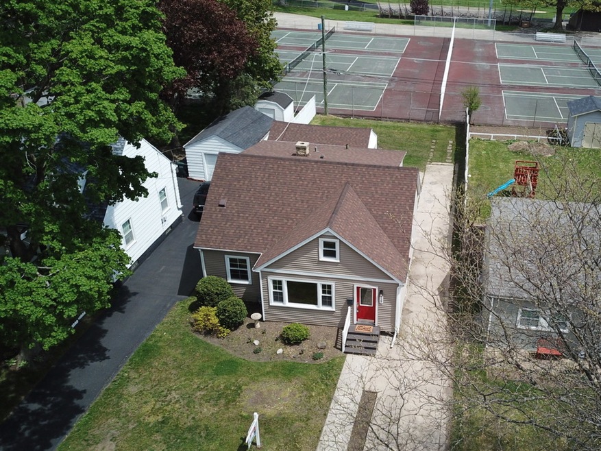 137 N Martin Ave, Waukegan, IL 60085 - photo 1