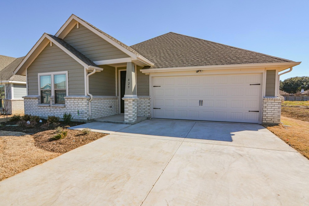 429 Rose Ave, Cleburne, TX 76028 - photo 1