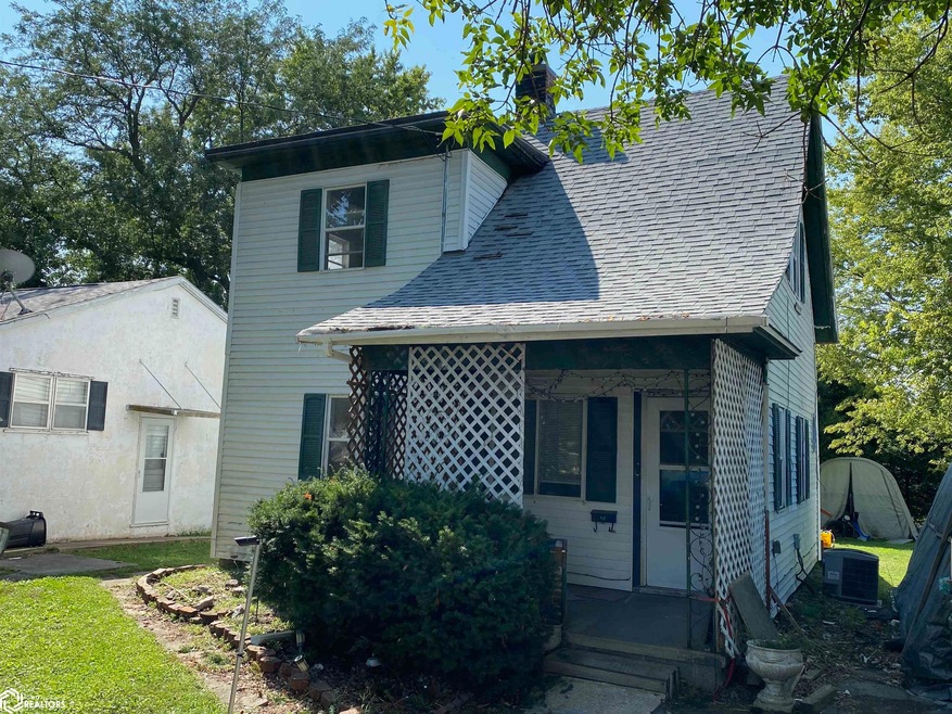 902 West St, Shenandoah, IA 51601 - photo 1