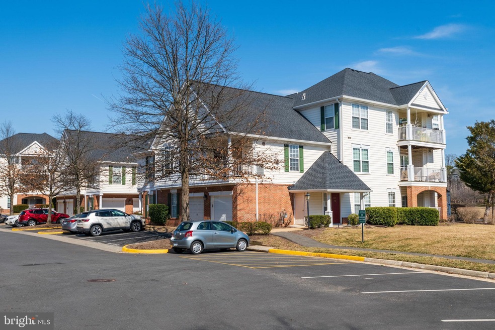 43114 Watercrest Square unit 201, Chantilly, VA 20152 - photo 1