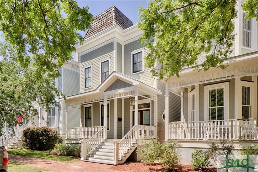 Gorgeous Victorian-style exterior design.