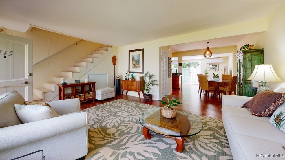Classic style with Hawaiian flare, wide open to la