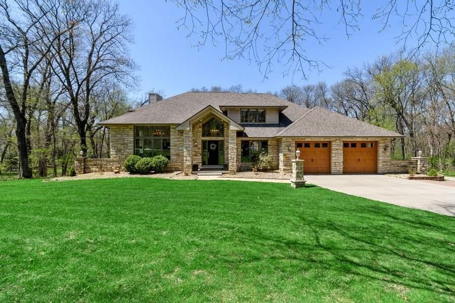 4852 Deer View Rd, Cedar Rapids, IA 52411 - photo 1