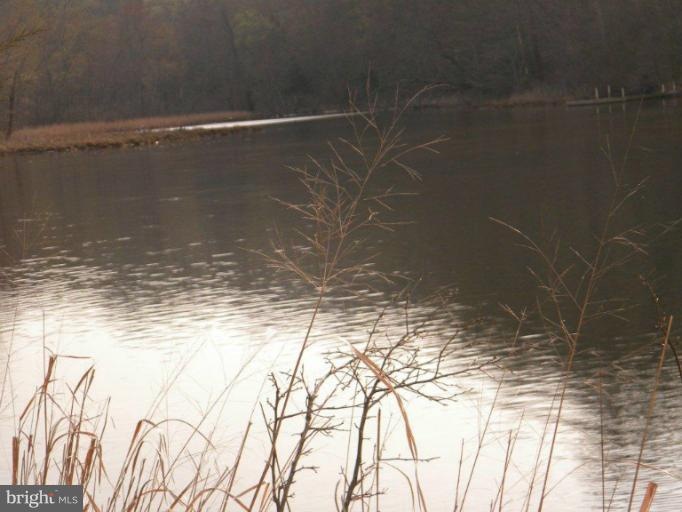 638 Oak Dr, Annapolis, MD 21401 - photo 1