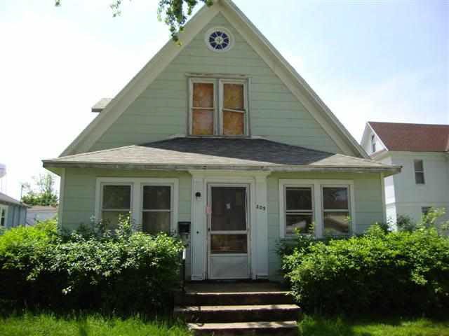 209 E Walnut St, Portland, IN 47371 - photo 1