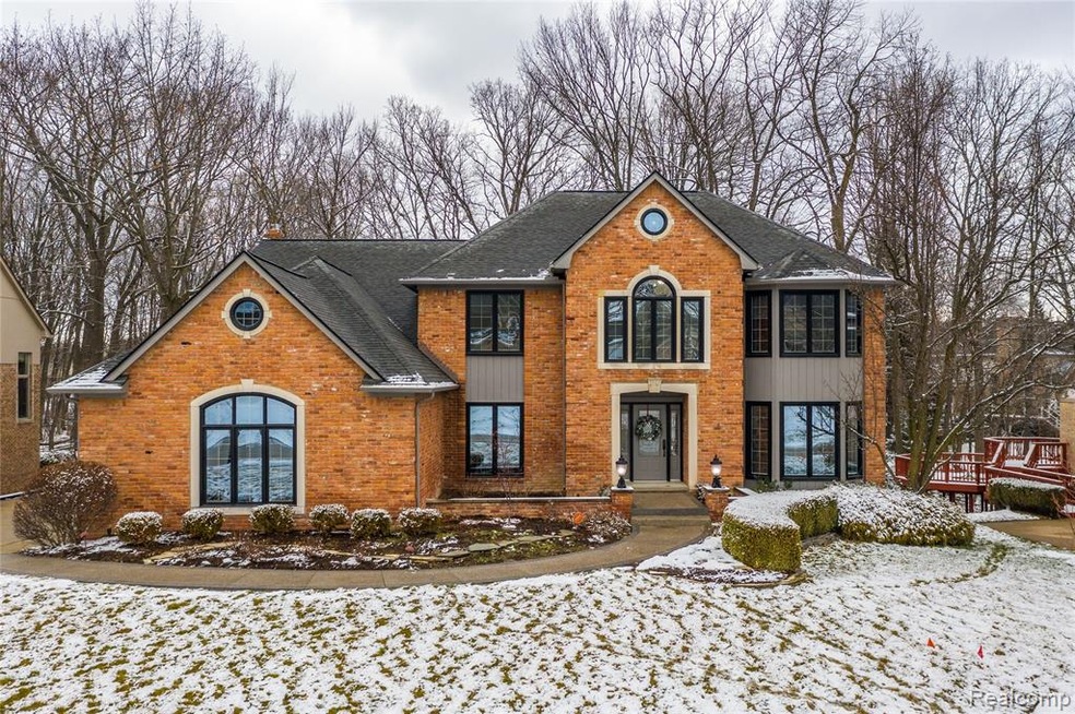 3260 Parkwood Dr, Rochester Hills, MI 48306 - photo 1