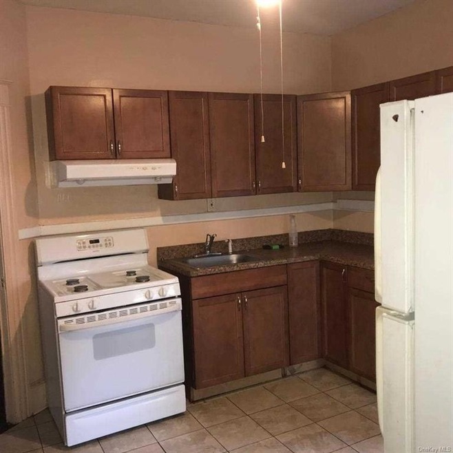 8 Innis Ave unit 2, Poughkeepsie, NY 12601 - photo 1