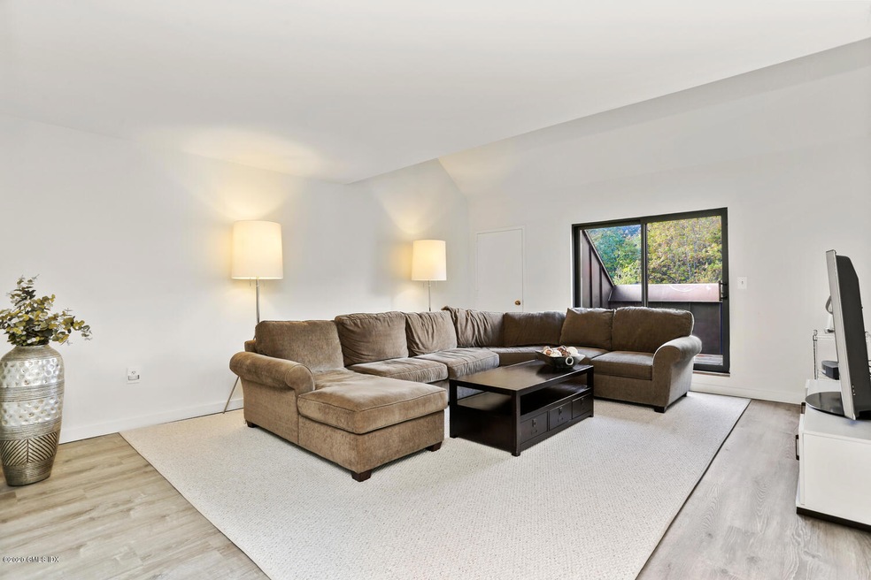 122 E Putnam Ave Unit 8-large-005-003-00