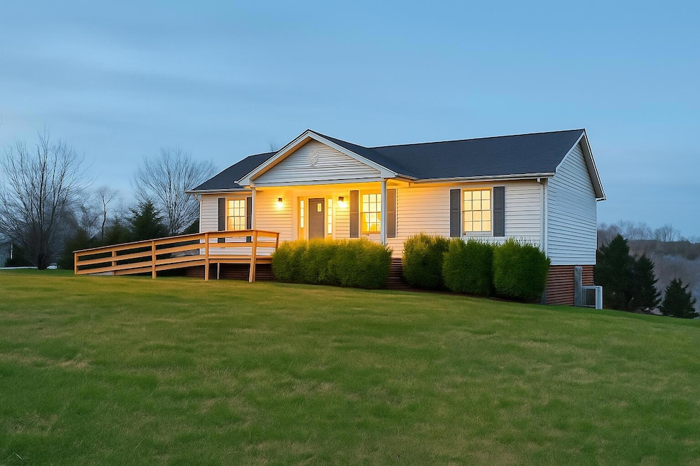 136 Country Ln, Lancaster, KY 40444 - photo 1