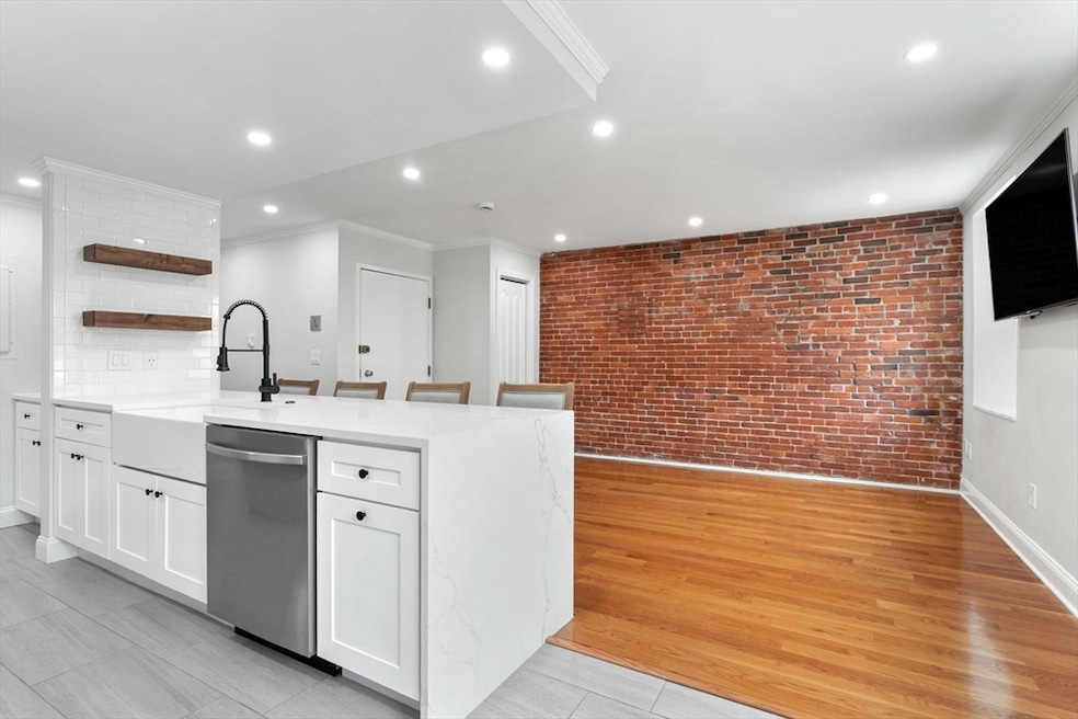 117 Fulton St unit 4, Boston, MA 02109 - photo 1