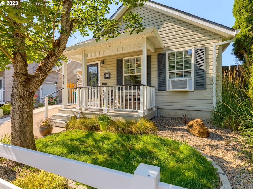 215 Levi Way, Newberg, OR 97132 - photo 1