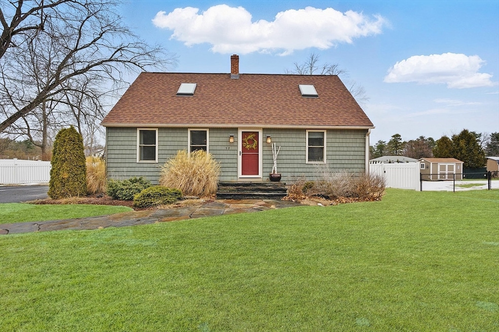 27 Pomeroy St, Easthampton, MA 01027 - photo 1