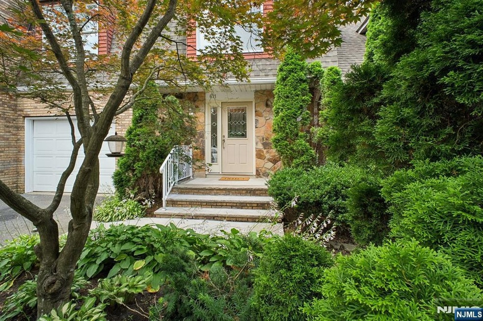 611 Grove St, Clifton, NJ 07013 - photo 1