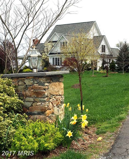 20560 Furr Rd, Round Hill, VA 20141 - photo 1