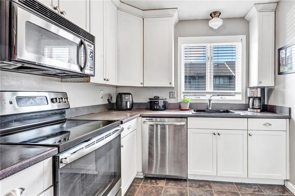 827 Oronoke Rd unit 3-10, Waterbury, CT 06708 - photo 1