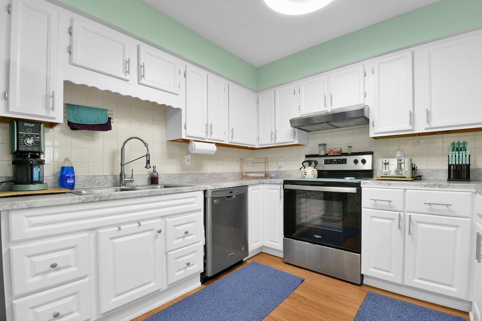 9-web-or-mls-5885-beechcroft-rd-315