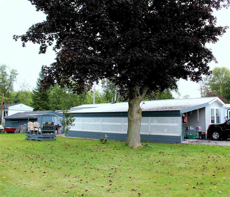 Covered outdoor entertainment behind the lattice, 