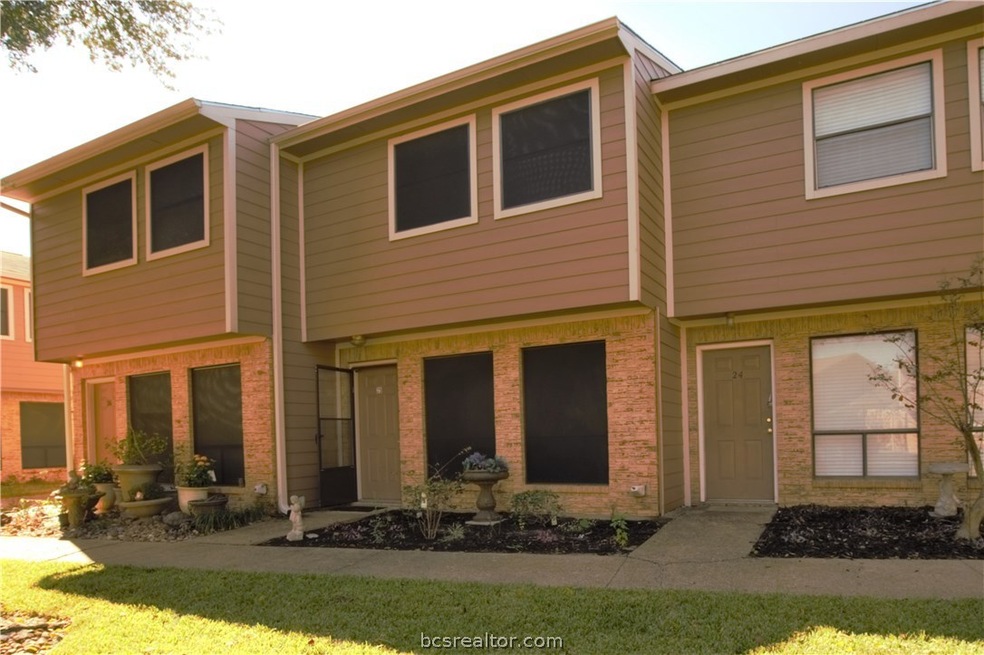 This condo faces a large grassy courtyard that has