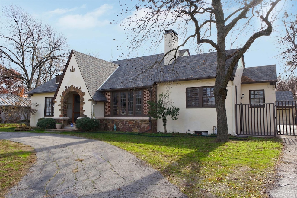 1314 E California St, Gainesville, TX 76240 - photo 1