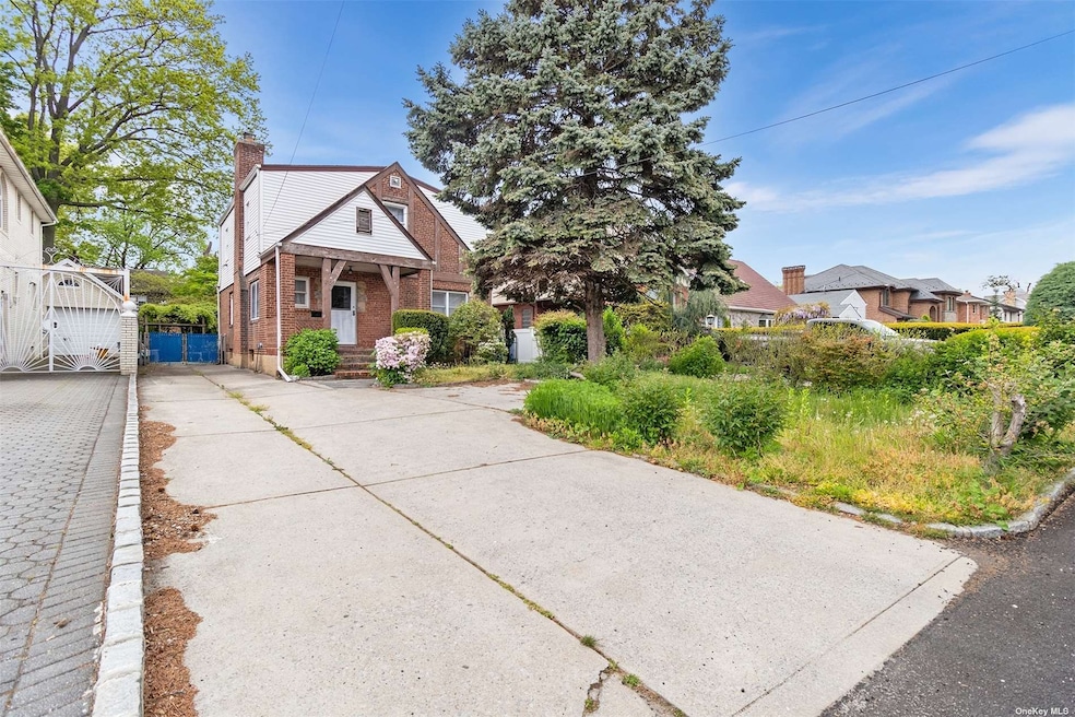 254 149th St, Whitestone, NY 11357 - photo 1