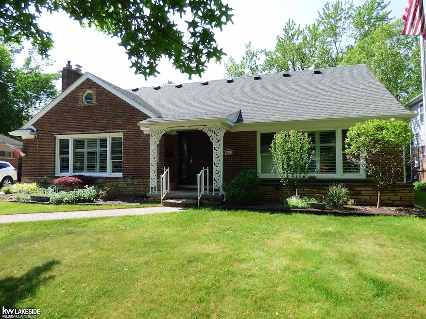1208 Elford Ct, Grosse Pointe Woods, MI 48236 - photo 1