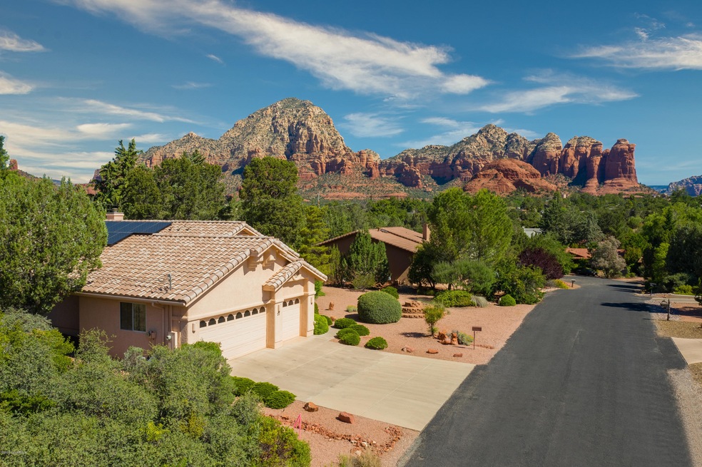 35 Johnny Guitar, Sedona AZ 86336