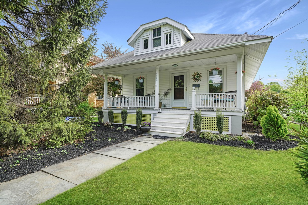 313 W Ann St, Milford, PA 18337 - photo 1