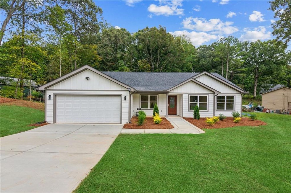 View of front of property with a garage and a fron